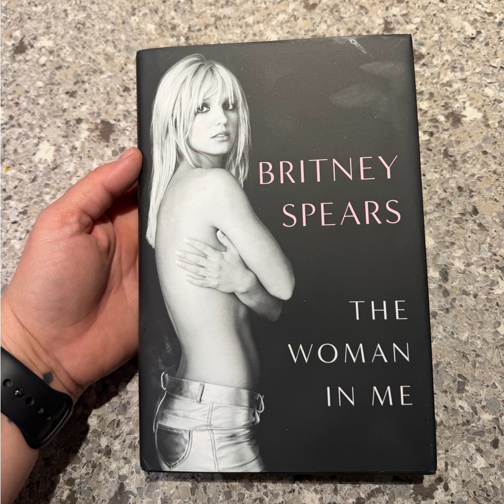 3/$10 Britney Spears 'The Woman In Me' Book